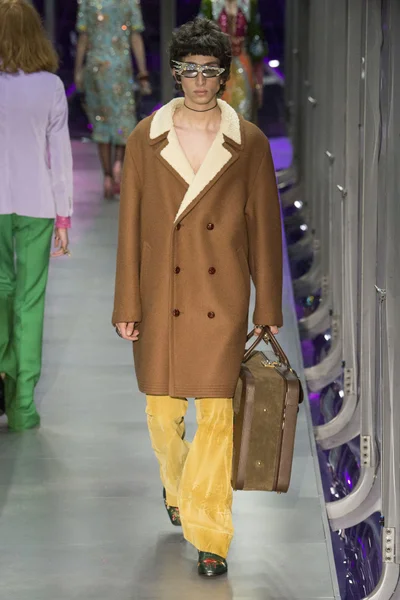 Look 39